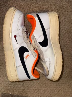 Nike White Sneakers with Black Swoosh & Orange Interior size 7Y 8.5 unisex